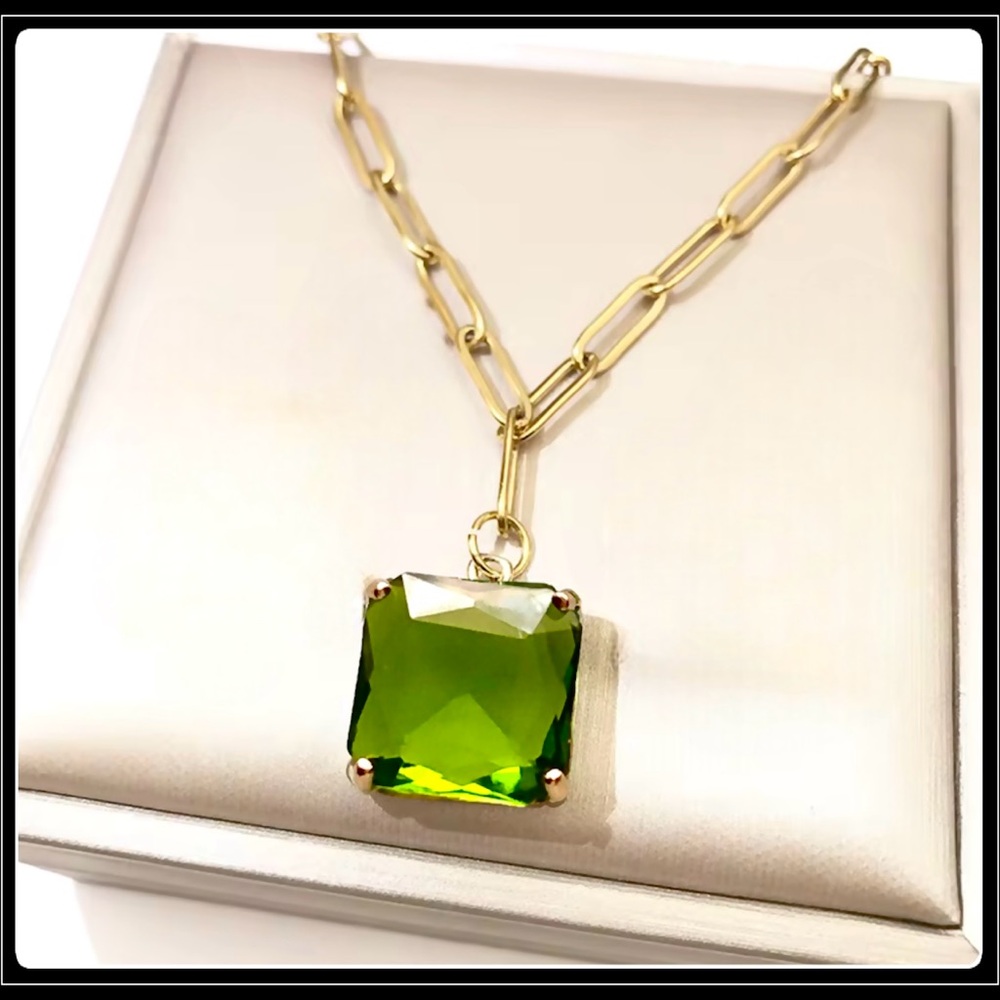 ICE CUBE PERIDOT EMERALD CUT GREEN GOLD TRANSLUCENT PAPERCLIP LUCITE NECKLACE